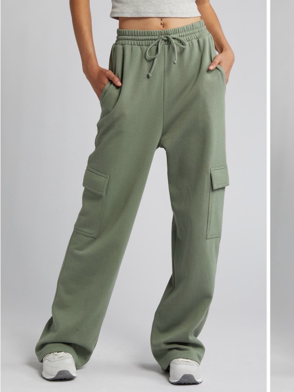 B.P. Wide-Leg Cargo Sweatpants in Green Dune